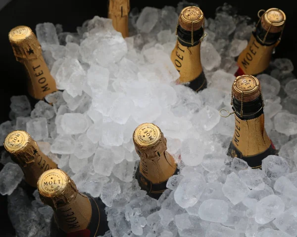 Ulusal Tenis Merkezi bize açık 2017 sırasında sunulan Moet ve Chandon şampanya