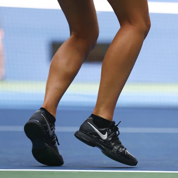 五次大满贯冠军玛丽亚 · 莎拉波娃的俄罗斯联邦戴自定义耐克球鞋在实践过程中为我们打开 2017 — 图库照片