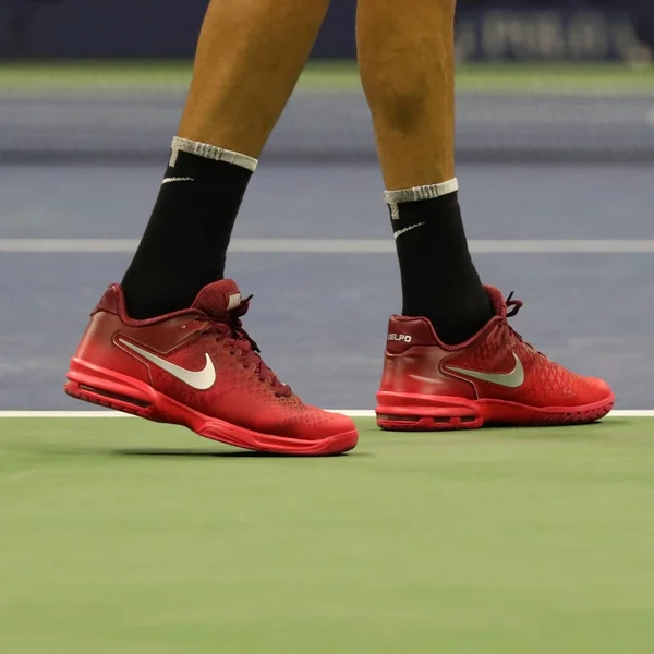Juan Martin del Potro, campeón del Grand Slam de Argentina, usa zapatos de tenis Nike personalizados durante el partido US Open 2017 — Foto de Stock