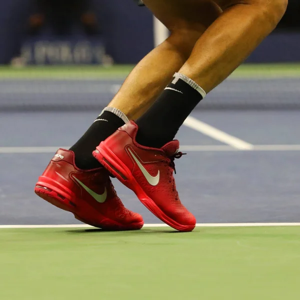 Juan Martin del Potro, campeón del Grand Slam de Argentina, usa zapatos de tenis Nike personalizados durante el partido US Open 2017 — Foto de Stock