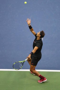 Grand Slam şampiyonu İspanya Rafael Nadal onun bize açık 2017 final maçı sırasında eylem 