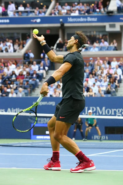 Le champion du Grand Chelem Rafael Nadal d'Espagne en action lors de son dernier match de l'US Open 2017 — Photo