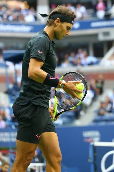 Campeão do Grand Slam Rafael Nadal da Espanha em ação durante sua partida final do US Open 2017 — Fotografia de Stock