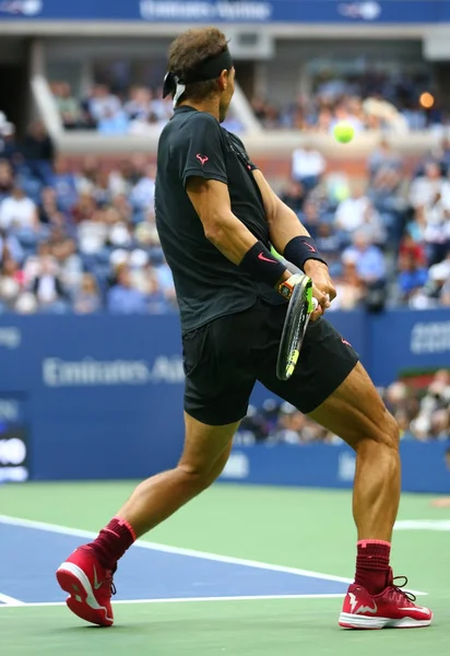 Grand Slam Championem Rafael Nadal Hiszpanii w akcji podczas meczu końcowego otwarte 2017 — Zdjęcie stockowe