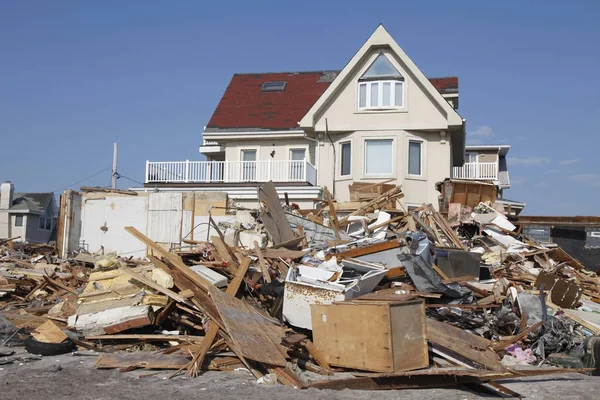 Destroyed beach house in the aftermath of Hurricane Sandy in Far Rockaway, New York — Stock Photo, Image