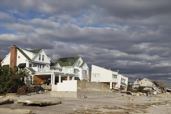 Förstörde Strandhus i efterdyningarna av orkanen Sandy i långt Rockaway, New York. — Stockfoto