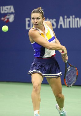 Profesyonel tenis oyuncusu Simona Halep Romanya onun bize açık 2017 sırasında eylem birinci tur maç 