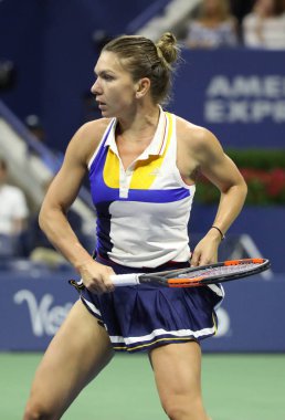 Profesyonel tenis oyuncusu Simona Halep Romanya onun bize açık 2017 sırasında eylem birinci tur maç 