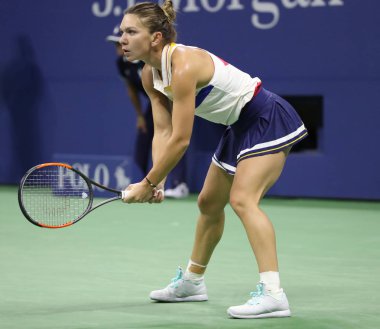 Profesyonel tenis oyuncusu Simona Halep Romanya onun bize açık 2017 sırasında eylem birinci tur maç 