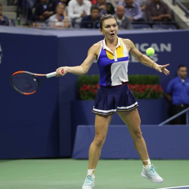 Profesyonel tenis oyuncusu Simona Halep Romanya onun bize açık 2017 sırasında eylem birinci tur maç 