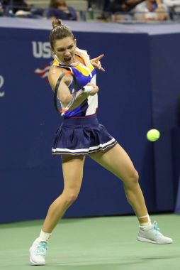 Profesyonel tenis oyuncusu Simona Halep Romanya onun bize açık 2017 sırasında eylem birinci tur maç 