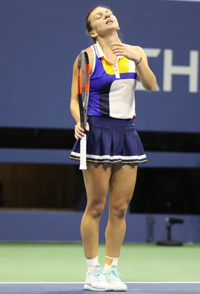 职业网球选手的罗马尼亚 Simona Halep 在行动期间她我们打开 2017年第一轮比赛 — 图库照片