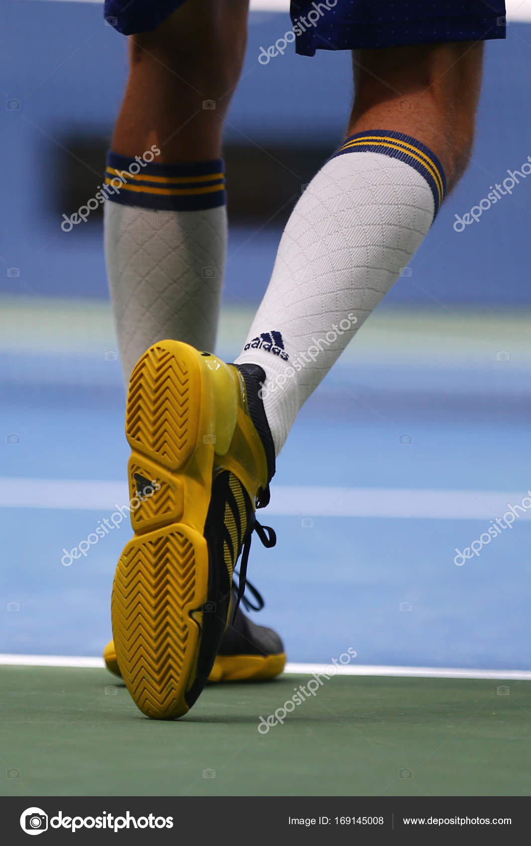 Incorrecto mecanógrafo deuda Professional tennis player Alexander Zverev of Germany wears custom Adidas tennis shoes – Stock Editorial Photo © zhukovsky #169145008 Incorrecto mecanógrafo deuda Professional tennis player Alexander Zverev of Germany wears custom Adidas tennis shoes – Stock Editorial Photo © zhukovsky #169145008