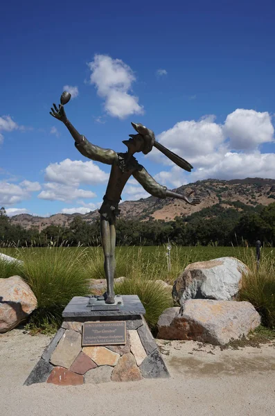 La gran escultura frente a la bodega Stags 'Leap Winery en Napa Valley, California —  Fotos de Stock