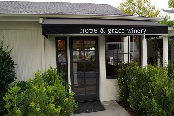 Hoop & Grace Winery wijnproeven kamer in het hart van Yountville, Napa Valley. — Stockfoto