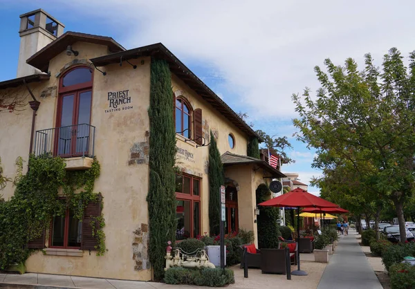 Sala degustazione Priest Ranch Winery nel cuore di Yountville, Napa Valley . — Foto Stock