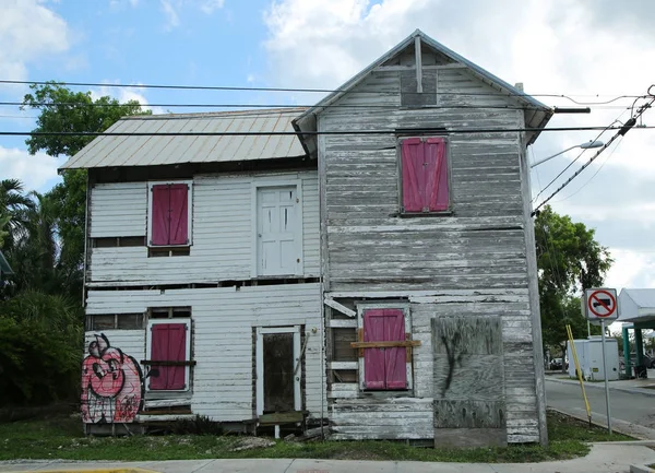 Terk edilmiş evde şehir Key West, Florida — Stok fotoğraf