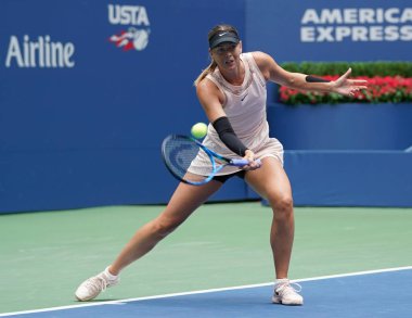 Beş kez Grand Slam şampiyonu Maria Sharapova Rusya sırasında onun 2017 bize açık 4 maç yuvarlak başında