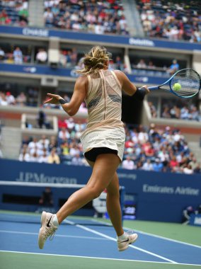 Beş kez Grand Slam şampiyonu Maria Sharapova Rusya sırasında onun 2017 bize açık 4 maç yuvarlak başında