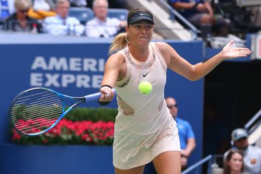 Beş kez Grand Slam şampiyonu Maria Sharapova Rusya sırasında onun 2017 bize açık 4 maç yuvarlak başında