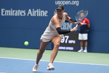 Beş kez Grand Slam şampiyonu Maria Sharapova Rusya sırasında onun 2017 bize açık 4 maç yuvarlak başında