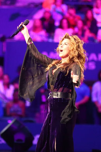 Cantora e compositora canadense Shania Twain se apresenta na cerimônia de abertura da noite dos EUA em 2017 — Fotografia de Stock