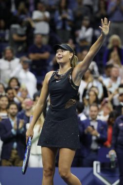 Onun bize açık 2017 ilk tur sonra maç beş kez Grand Slam şampiyonu Maria Sharapova Rusya'nın zafer kutluyor 