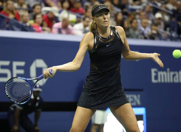 Beş kez Grand Slam şampiyonu Maria Sharapova Rusya eylem sırasında onun bize açık 2017'ın birinci tur maç