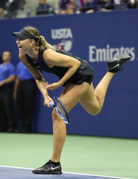 Cinque volte campione del Grande Slam Maria Sharapova di Russia in azione durante la sua partita di US Open 2017 primo turno — Foto Stock