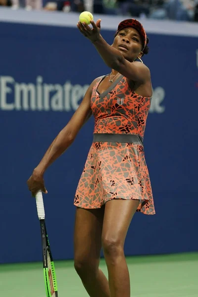 Grande Slam campione Venus Williams degli Stati Uniti in azione durante il suo turno 4 partita al 2017 US Open — Foto Stock