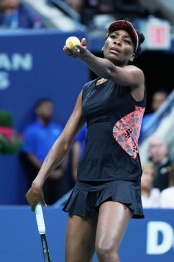 New York - 7 Eylül 2017: eylem sırasında onun yarı final maçında 2017 bize açık Billie Jean King Ulusal Tenis merkezi New York'ta Grand Slam şampiyonu Venus Williams, Amerika Birleşik Devletleri 