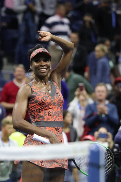 Il campione del Grande Slam Venus Williams degli Stati Uniti festeggia la vittoria dopo la sua quarta partita agli US Open 2017 — Foto Stock