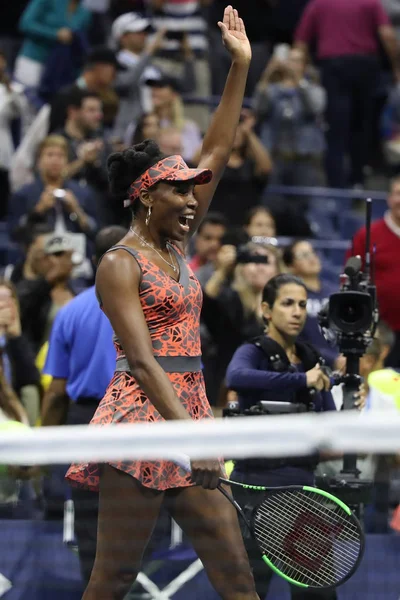 Grand-Slam-Siegerin Venus Williams aus den Vereinigten Staaten feiert Sieg nach ihrem Erstrundenmatch bei den US Open 2017 — Stockfoto