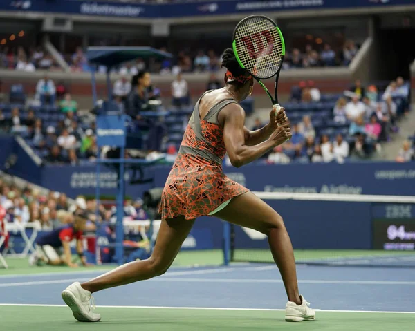 La championne du Grand Chelem Venus Williams des États-Unis en action lors de son match de la 4e ronde de l'US Open 2017 — Photo