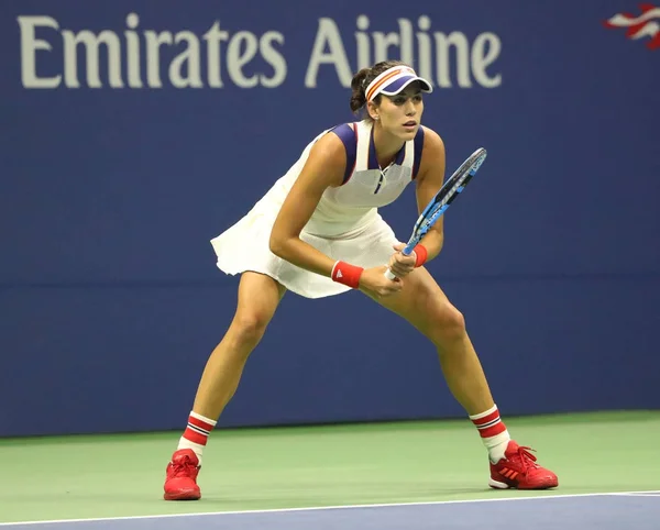 La campeona del Grand Slam Garbina Muguruza de España en acción durante su partido de la ronda 4 del US Open 2017 — Foto de Stock