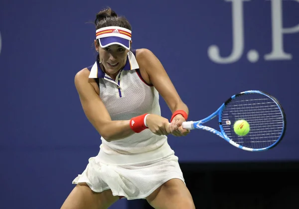 La campeona del Grand Slam Garbina Muguruza de España en acción durante su partido de la ronda 4 del US Open 2017 — Foto de Stock