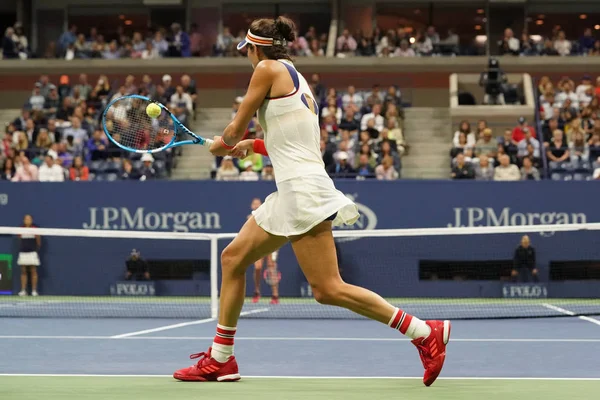 Grand-Slam-Siegerin Garbina Muguruza aus Spanien in Aktion bei ihrem US-Open-Achtelfinale 2017 — Stockfoto