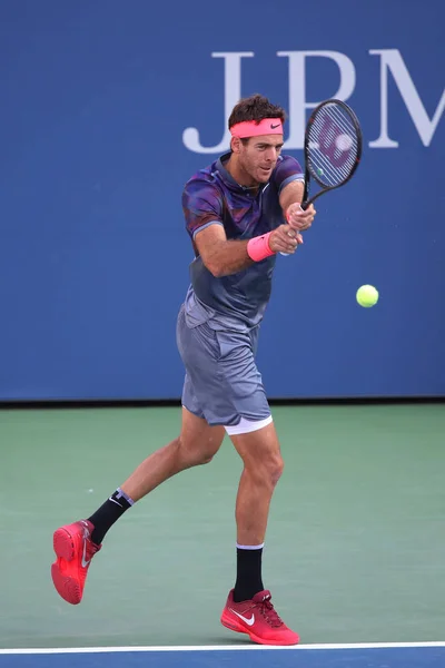 Grand Slam şampiyonu Juan Martin Del Potro Arjantin onun bize açık 2017 yuvarlak 4 maç sırasında eylem — Stok fotoğraf