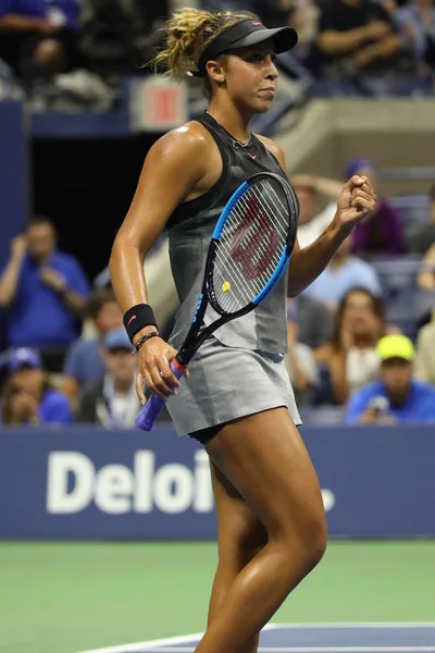 La joueuse de tennis professionnelle Madison Keys des États-Unis en action lors de son US Open 2017 round 4 match — Photo