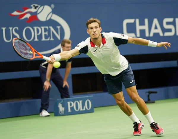 Profesjonalny tenisista Pablo Carreño Busta Hiszpanii w akcji podczas meczu 4 rundy w 2017 roku Us Open — Zdjęcie stockowe