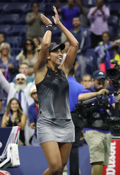 A tenista profissional Madison Keys, dos Estados Unidos, comemora a vitória após sua partida no US Open 2017 Round 4 — Fotografia de Stock