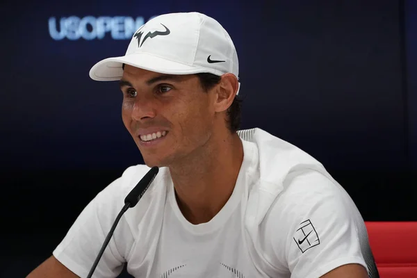 Grand Slam şampiyonu İspanya Rafael Nadal onun 2017 bize açık sonra basın toplantısında ilk maç zafer Tur — Stok fotoğraf
