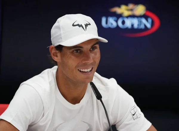 Campeão do Grand Slam Rafael Nadal da Espanha durante conferência de imprensa após sua vitória no primeiro round do US Open 2017 — Fotografia de Stock