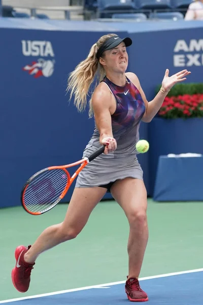 Profesyonel tenis oyuncusu Elina Svitolina Ukrayna Eylem sırasında onun bize açık 2017 ikinci tur maç — Stok fotoğraf