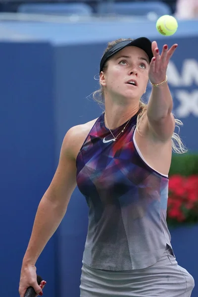 プロのテニス プレーヤーのウクライナにエリナ Svitolina 彼女私たちオープン 2017 第二ラウンドの試合中にアクションで — ストック写真