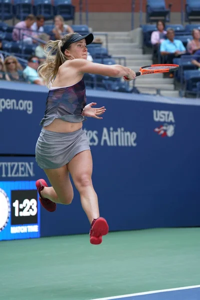 Profesionální tenista Barthelové Ukrajiny v akci během její nás Open 2017 druhé kolo zápas — Stock fotografie