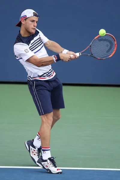 Professionell tennisspelare Diego Schwartzman i Argentina i aktion under hans runda 4 match på oss öppna 2017 — Stockfoto