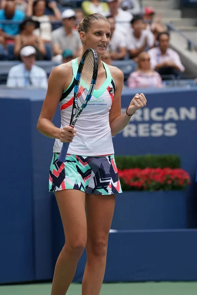 Профессиональная теннисистка Чешской Республики Каролина Плискова отмечает победу после матча второго раунда на US Open 2017 — стоковое фото