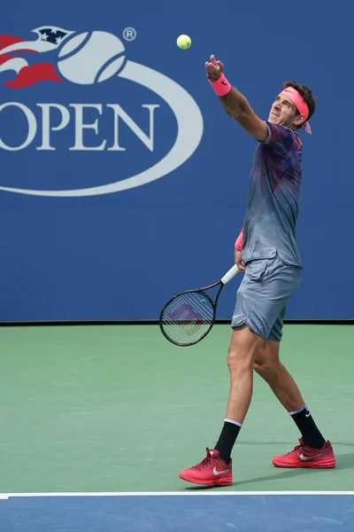 Campeão do Grand Slam Juan Martin del Potro da Argentina em ação durante a segunda rodada do US Open 2017 — Fotografia de Stock