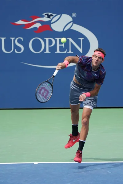 Grand Slam mistr Juan Martin del Potro Argentiny v akci během jeho nás Open 2017 druhé kolo zápas — Stock fotografie